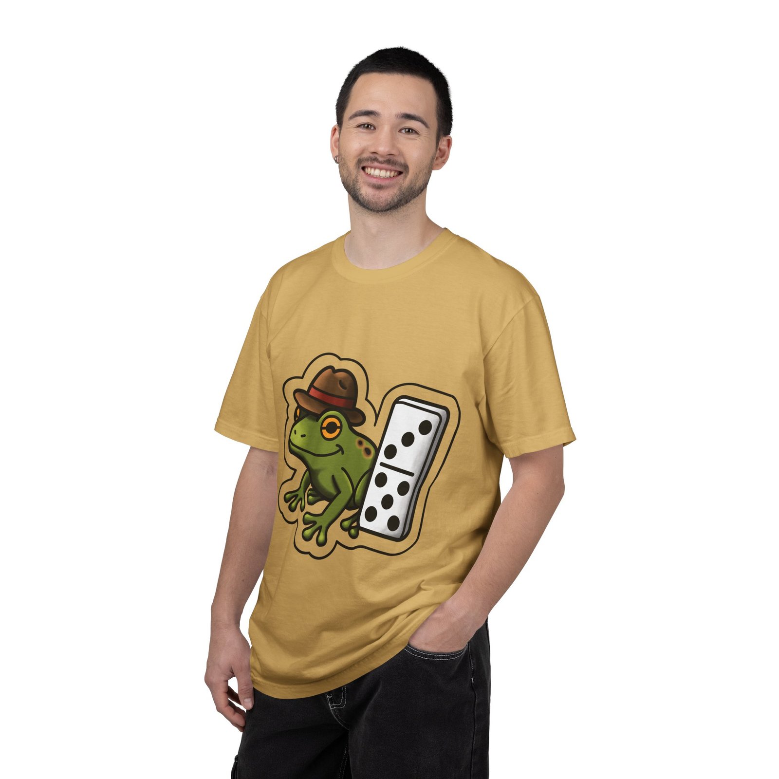 Domino Frog Graphic T-Shirt — Cute Frog in Fedora Tee / Camiseta Gráfica de Rana con Domino y Sombrero - Image 4