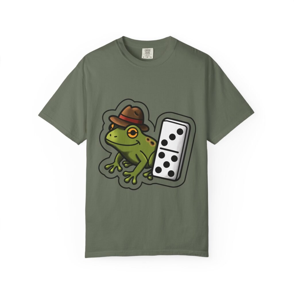 Domino Frog Graphic T-Shirt — Cute Frog in Fedora Tee / Camiseta Gráfica de Rana con Domino y Sombrero